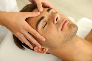 Massage de la boîte crânienne et du visage